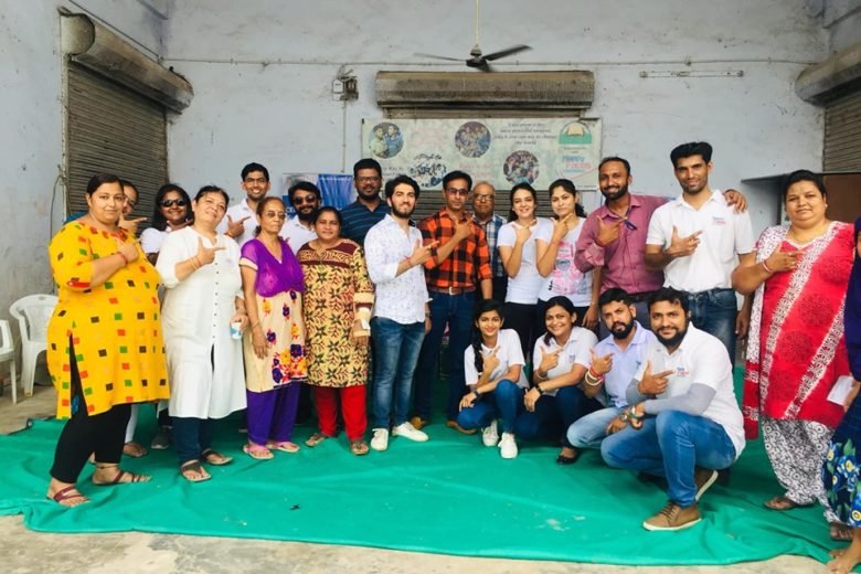 Youth NGO volunteers community service