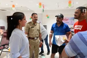 Happy Faces Vadodara blood donation camp volunteers discussion