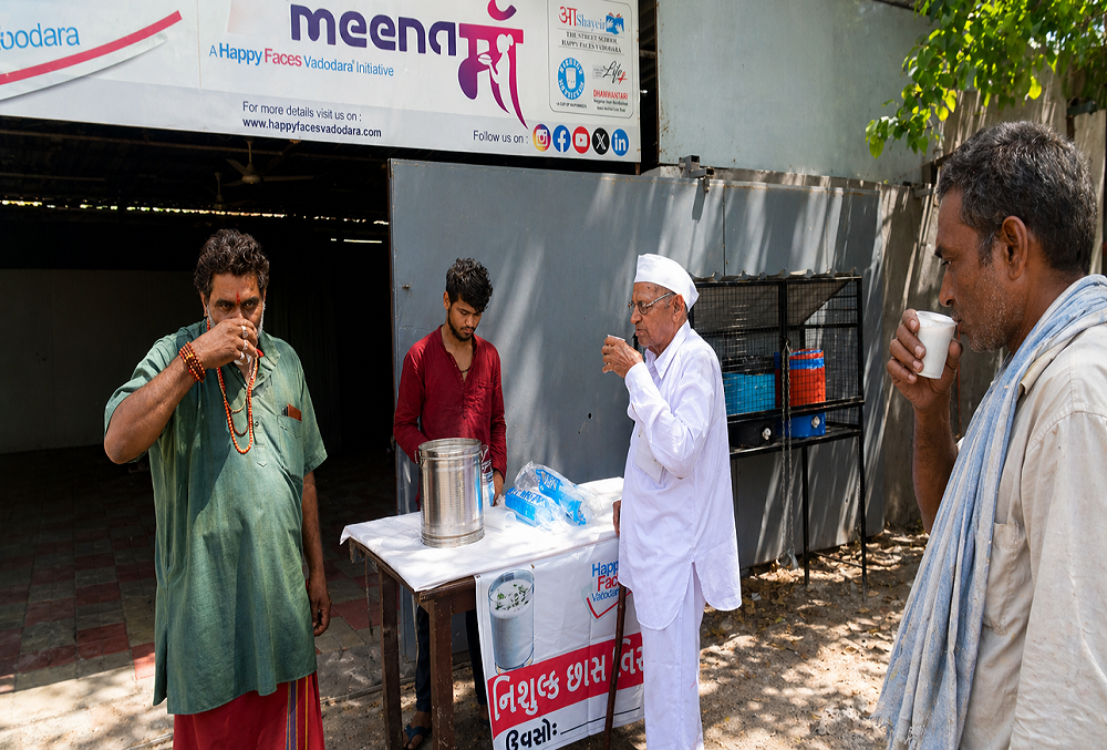Happy Faces Vadodara Meena Maa initiative – free chaas distribution for people in Vadodara